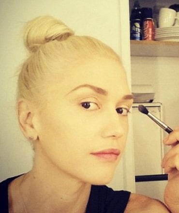 Gwen Stefani putting makeup on