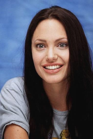 Angelina Jolie exciting look