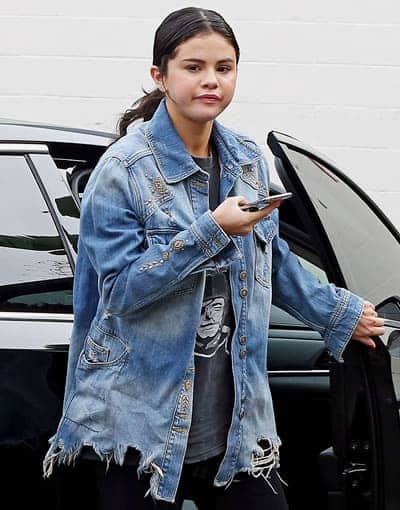 Selena Gomez getting out of rehab and looking rather messy