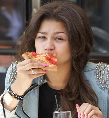 Zendaya taking a bite on the pizza