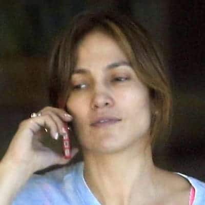 Jennifer Lopez on a serious phone call