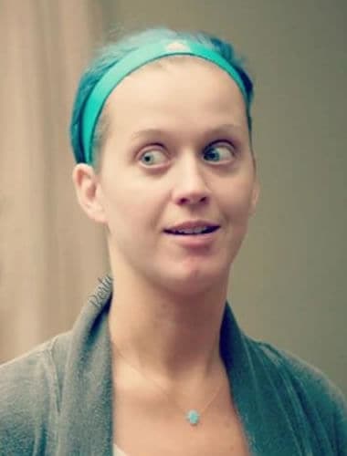 Katy Perry pulls a funny face without makeup