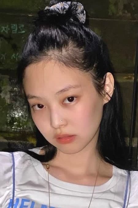 Young Blackpink Jennie with nose piercing