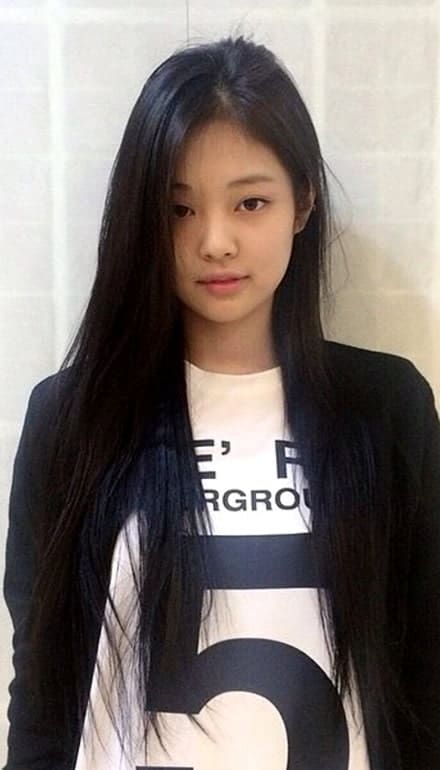 Blackpink Jennie with very long hair