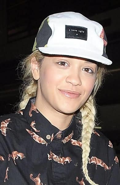 Rita Ora looks younger without makeup?