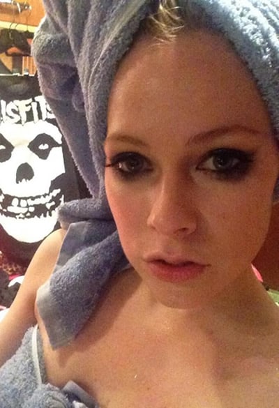 Avril Lavigne after bath selfie
