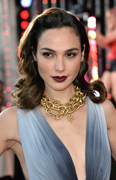 Gal Gadot red carpet bouncy curls hairstyle
